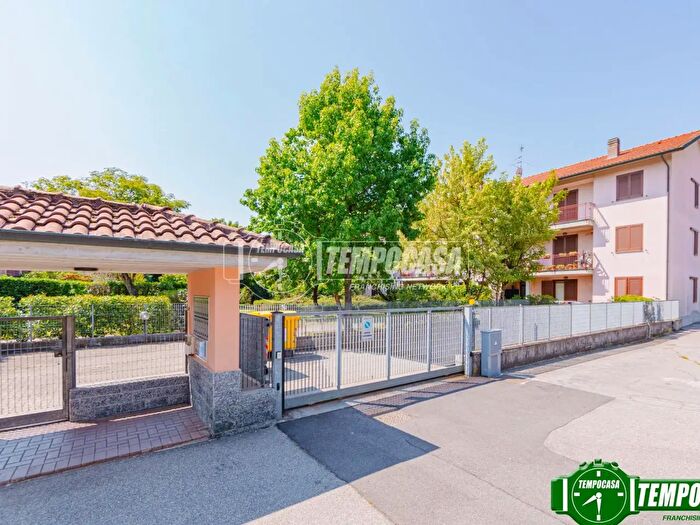 Appartamento trilocale in vendita in Via Maciachini, Pavia