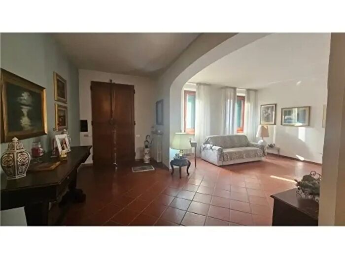 Casa con 6 locali in vendita in Empoli