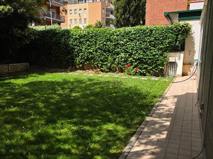 Appartamento quadrilocale in affitto in Via Lubriano, Tomba di Nerone, Roma