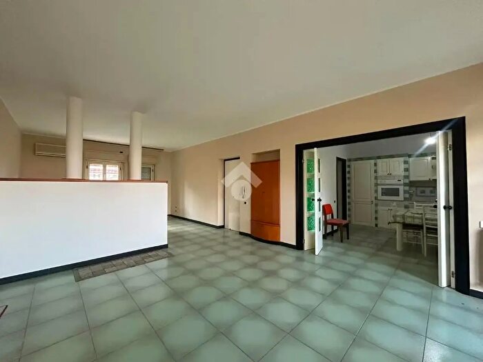 Appartamento con 5 locali in affitto in Via Villagrazia, Palermo
