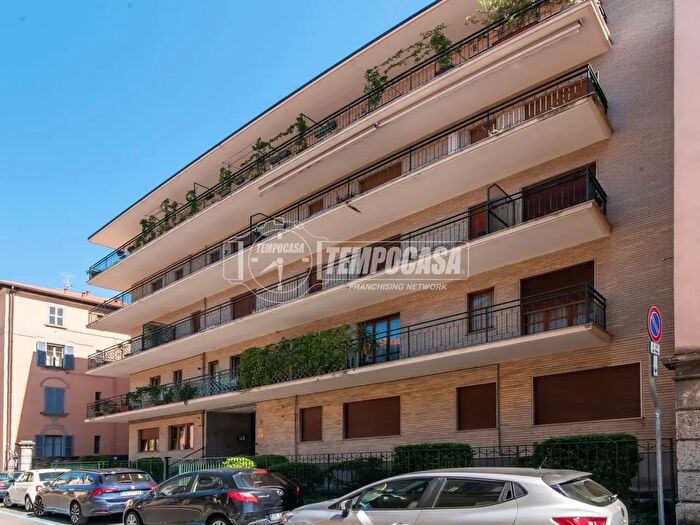 Appartamento bilocale in vendita in Via Jacopo Rezia, Como