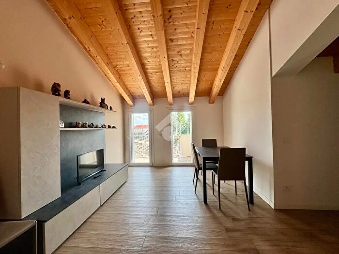 Appartamento trilocale in vendita in Via Piave, Montebelluna