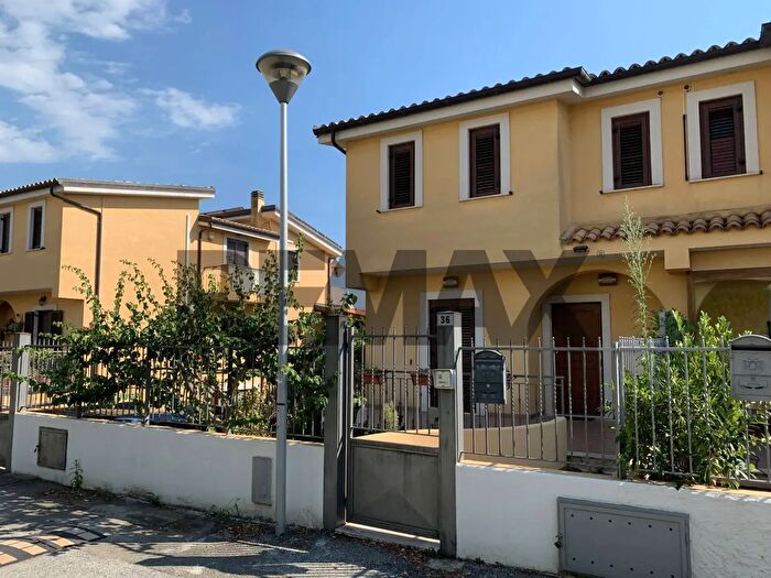 Casa con 7 locali in vendita in Via Maria Luzzo, Lamezia Terme
