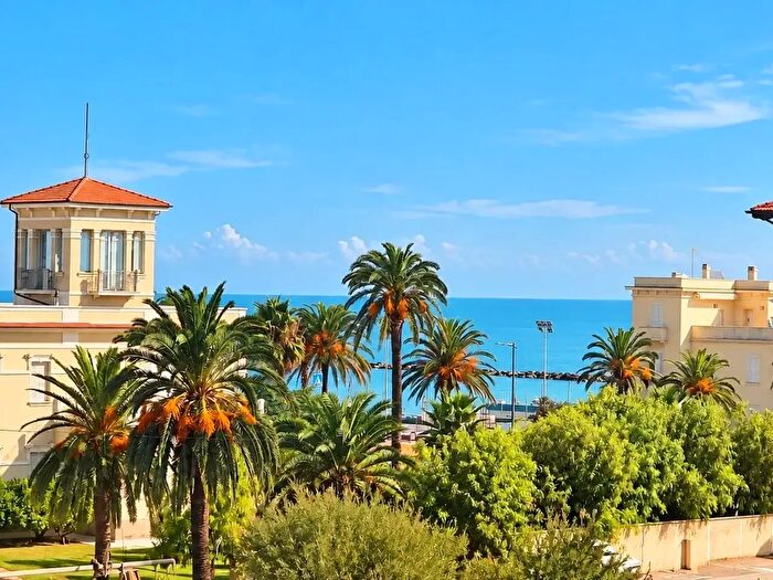Appartamento con 6 locali in vendita in Via Pompeo Bernardini, Grottammare