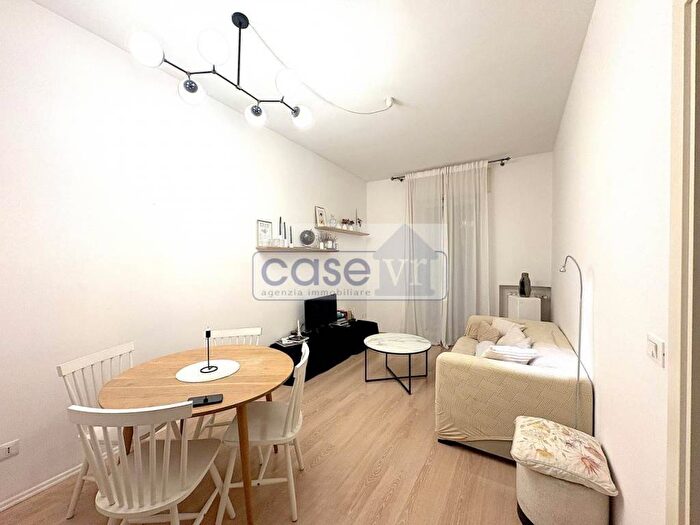 Appartamento trilocale in affitto in Via Tezone, Cittadella Porta Nuova, Verona