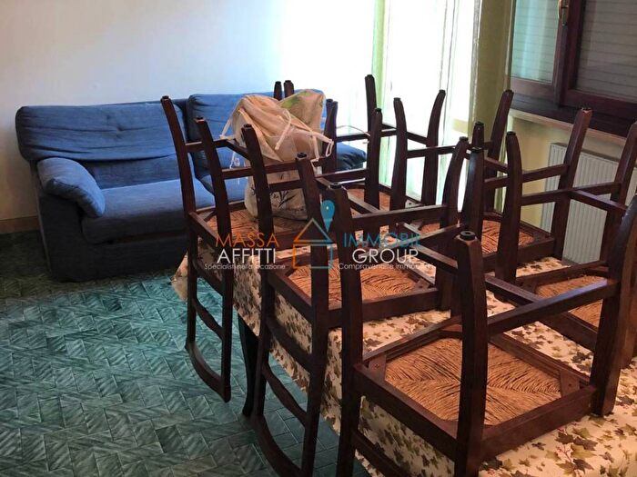 Appartamento con 5 locali in affitto in Viale Lungomare di Ponente, Marina di Massa Centro, Massa