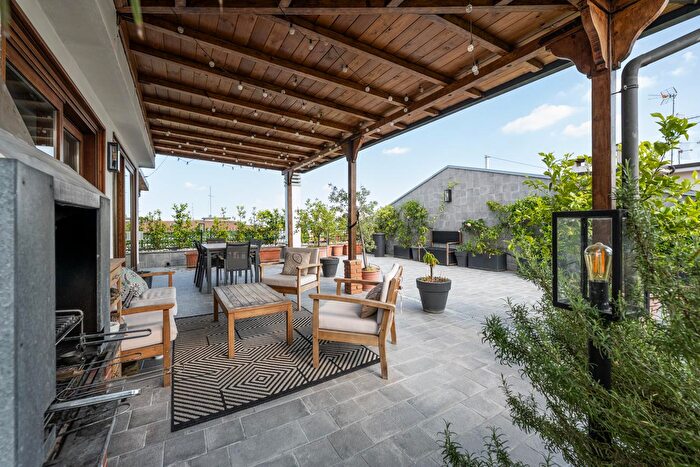 Appartamento con 9 locali in vendita in Via Filippo Tajani, Milano