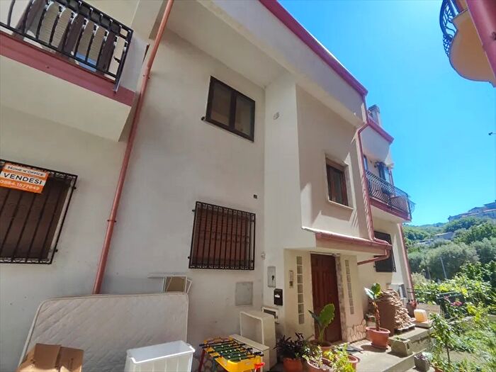 Appartamento con 5 locali in vendita in Via San Pietro, Paterno Calabro