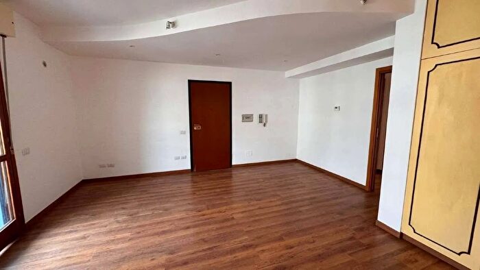 Appartamento trilocale in vendita in Via Bepi Romagnoni Roma, Roma