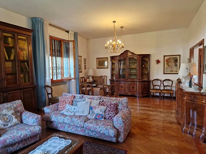 Appartamento quadrilocale in vendita in Campi Bisenzio
