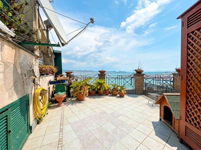 Appartamento con 6 locali in affitto in Via Terme Romane, Bacoli