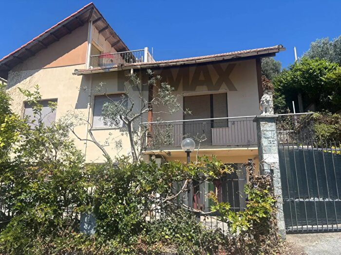 Casa con 5 locali in vendita in Via Nuova Castagnabuona, Varazze