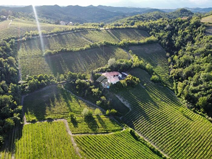 Casa con 18 locali in vendita in Via alle Fontane, Ponzano Monferrato