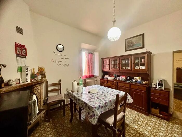 Casa con 7 locali in vendita in Volterra