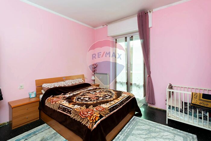 Appartamento con 6 locali in vendita in Via Pieve di Teco, Genova