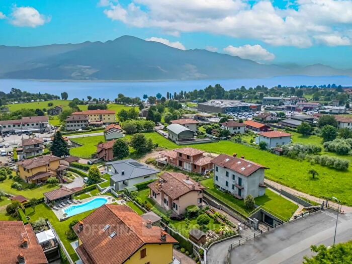 Casa con 7 locali in vendita in Via Gorgotto, Gravedona ed Uniti