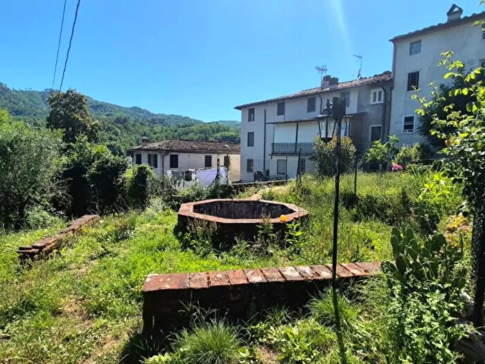 Casa con 5 locali in affitto in Borgo A Mozzano