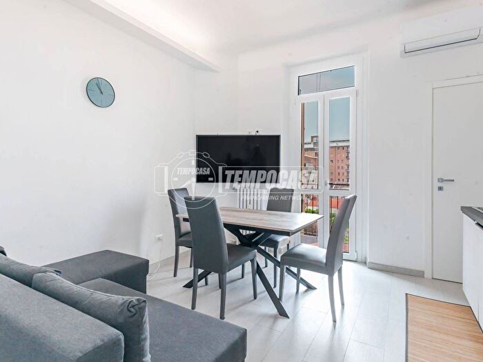 Appartamento trilocale in affitto in Via Giulio Belinzaghi, Farini, Milano