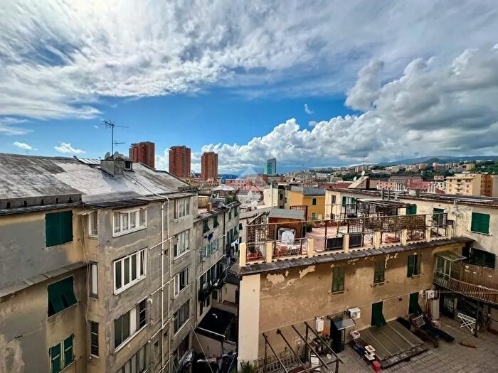 Appartamento con 7 locali in vendita in Vico Giovanni Scanzi, Genova