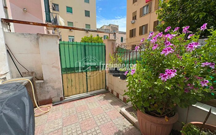 Casa trilocale in vendita in Via Acate, Napoli