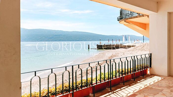 Appartamento bilocale in vendita in Via della Libertà, Gargnano