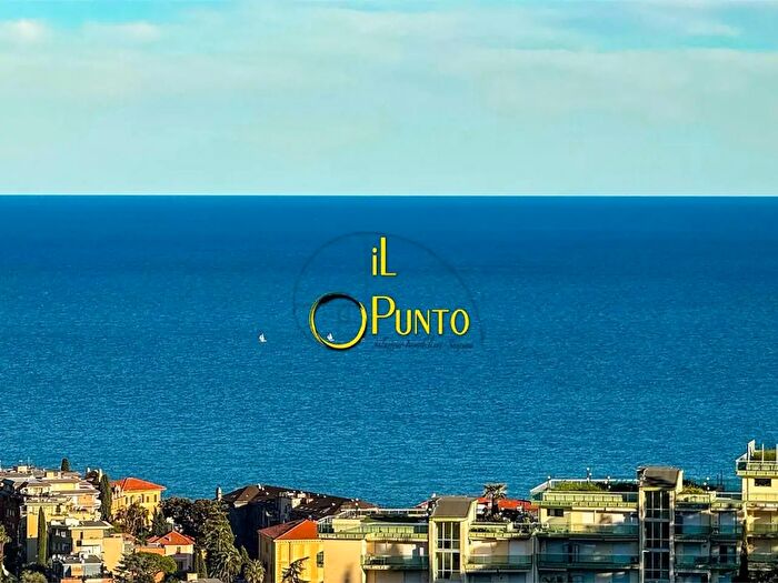 Appartamento con 6 locali in vendita in Strada San Lorenzo, Sanremo