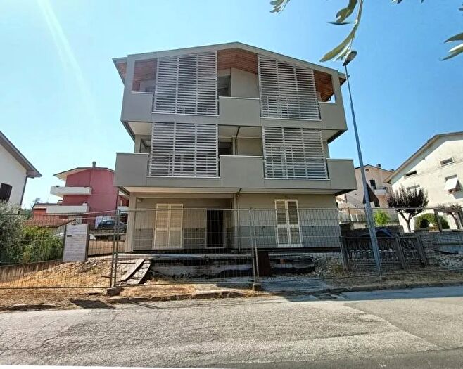 Casa con 8 locali in vendita in Via Antonio GramsciColli al Metauro, Colli al Metauro