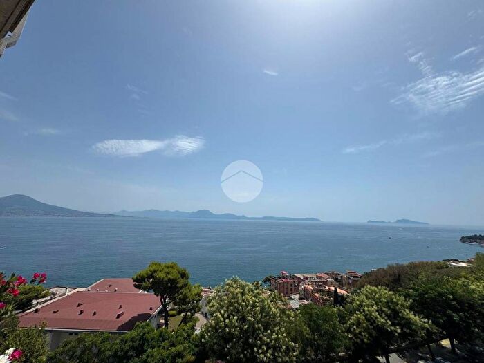 Appartamento bilocale in affitto in Via Francesco Petrarca, Posillipo, Napoli