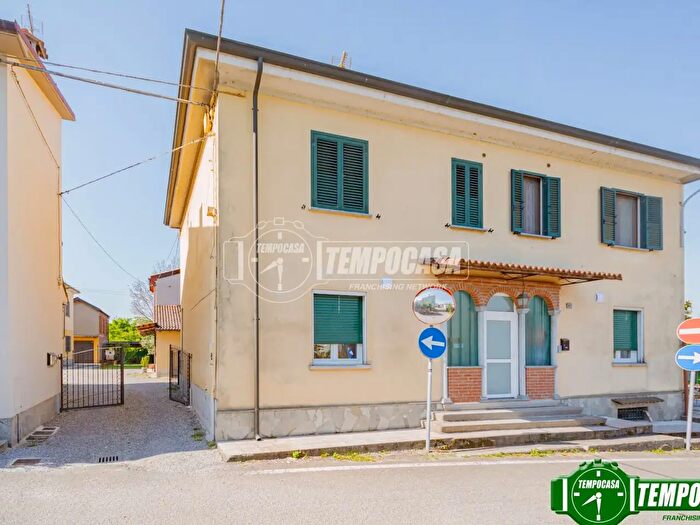 Appartamento quadrilocale in vendita in Via V Martiri della Liberazione Bressana, Bressana Bottarone