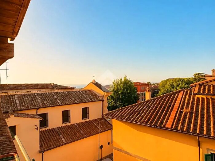 Appartamento quadrilocale in vendita in Appartamento Via del Granaio, Marino