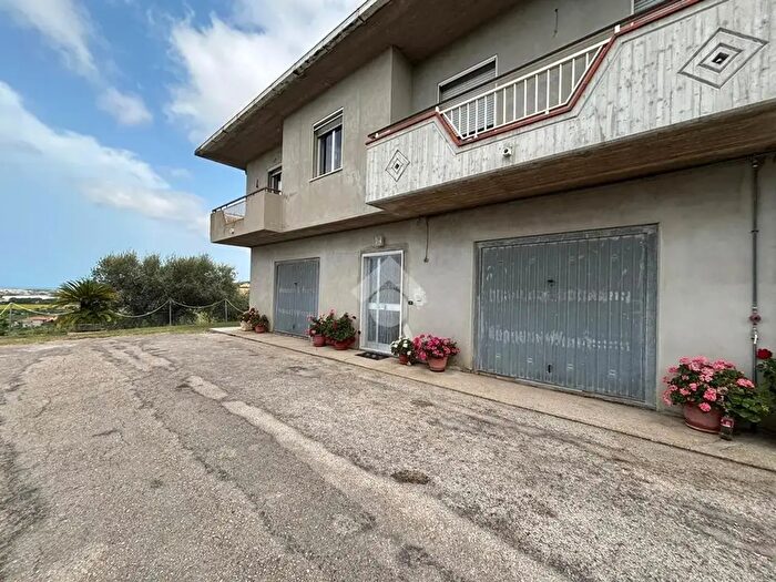 Casa quadrilocale in vendita in Via della Canapa, Atri