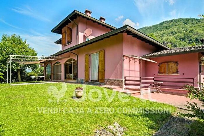Casa con 6 locali in vendita in Via della Vigna, Primaluna