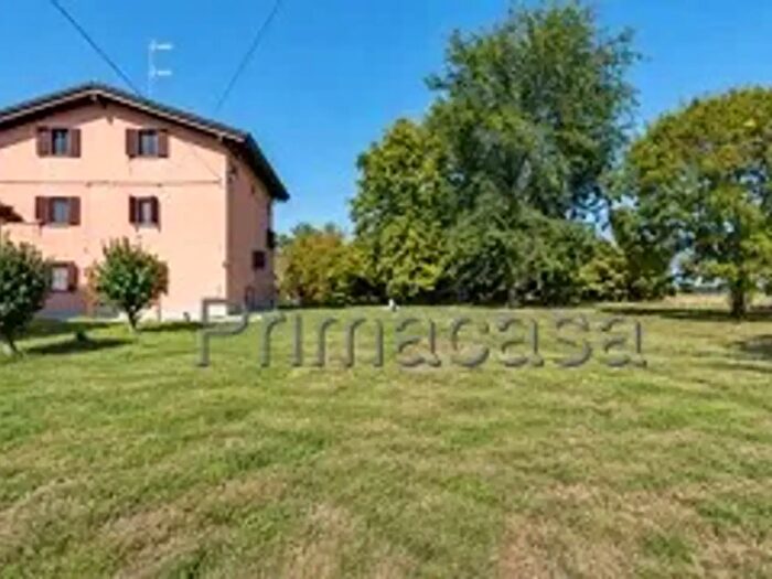 Casa con 7 locali in vendita in Via Molza, Rolo