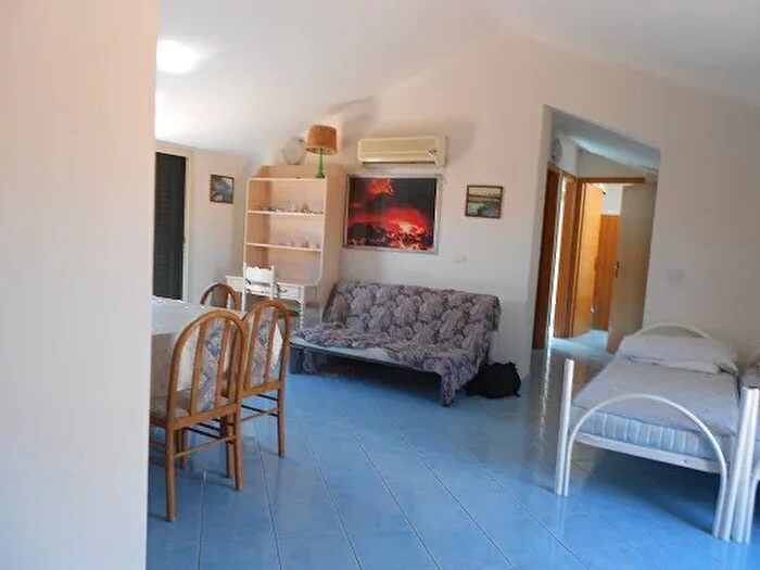 Casa quadrilocale in vendita in Via Dottore Mario Amato, Mascali