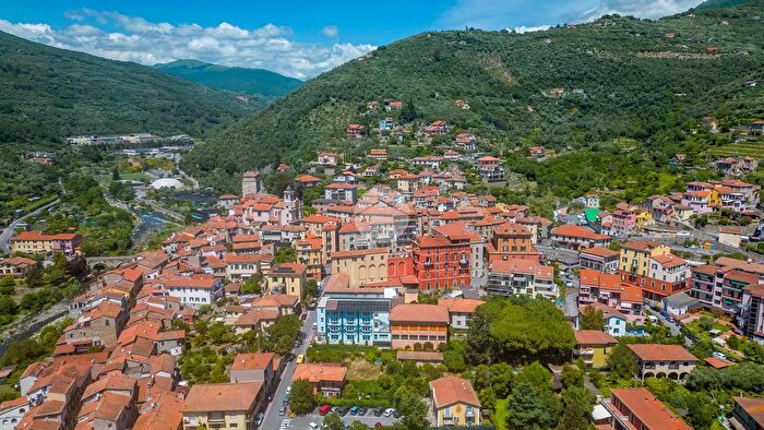 Appartamento con 5 locali in vendita in Via Garibaldi, Imperia