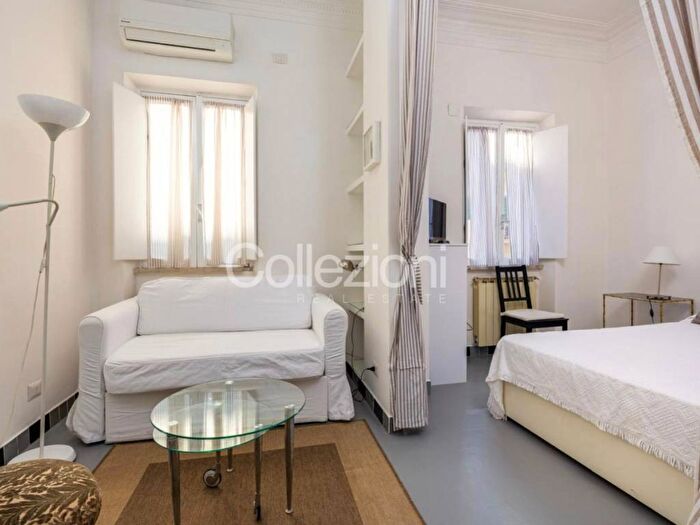 Appartamento bilocale in affitto in Via dei Greci, Piazza del Popolo, Roma