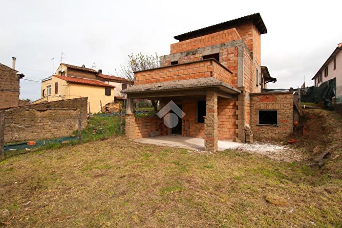 Casa quadrilocale in vendita in Via Nino Bixio, Vetralla