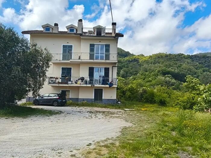 Appartamento con 6 locali in vendita in Via Costa, Vezzi Portio
