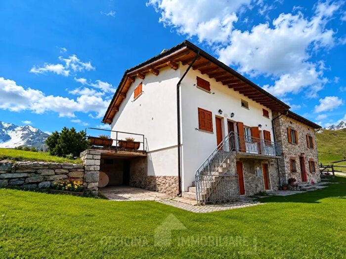 Casa quadrilocale in vendita in Madesimo