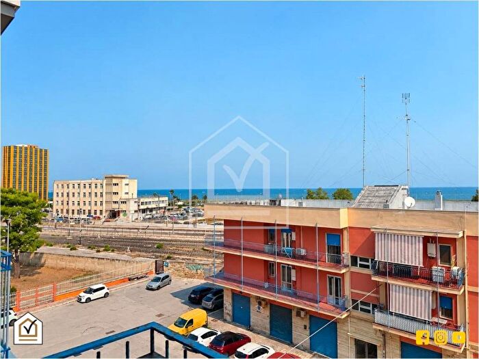 Appartamento trilocale in vendita in Via Clinia, Japigia, Bari