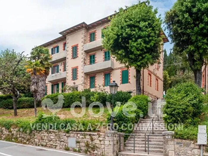 Appartamento quadrilocale in vendita in Viale XI Febbraio, Radda In Chianti