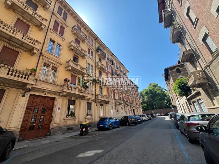 Appartamento quadrilocale in vendita in Via Generale Carlo Giordana, Torino