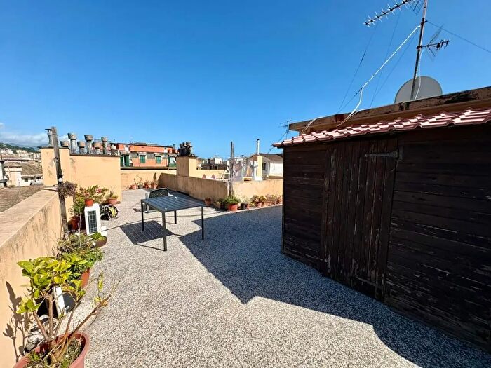 Appartamento quadrilocale in vendita in Viale Narisano, Genova