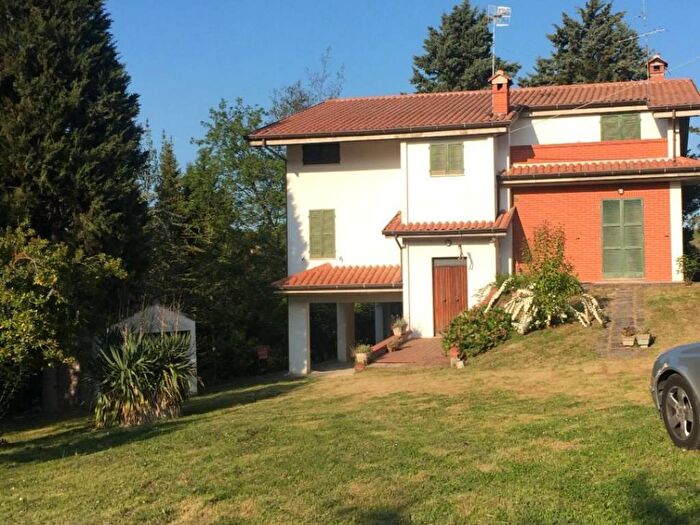 Casa con 6 locali in affitto in Monteleone di Fermo