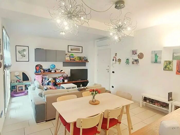 Appartamento trilocale in vendita in Via SantAmbrogio, Triuggio