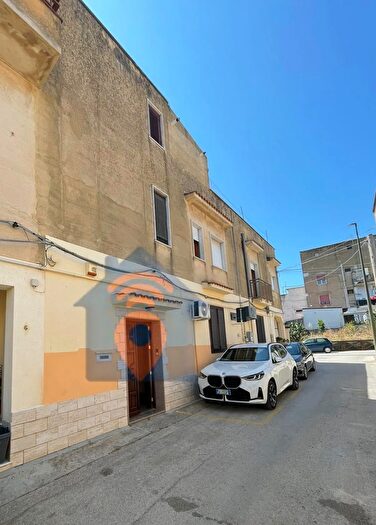 Casa con 12 locali in vendita in Via G Parrino Castelvetrano, Castelvetrano