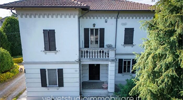 Casa con 9 locali in vendita in Cavezzo Via Volturno, Cavezzo