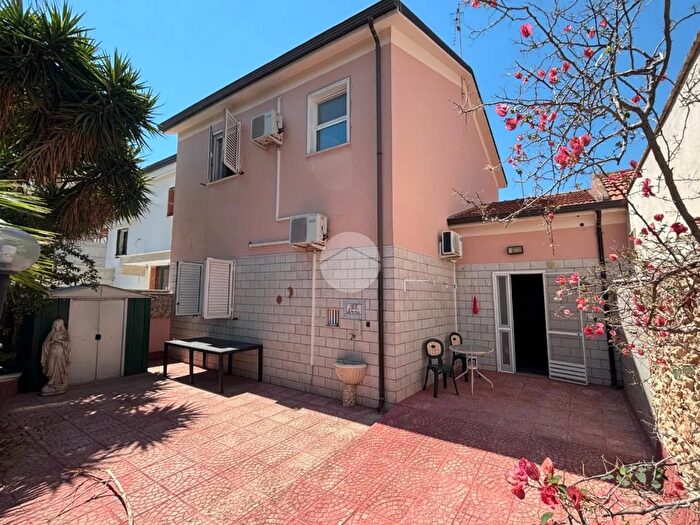 Casa con 6 locali in vendita in Via Ruggiano, Manfredonia
