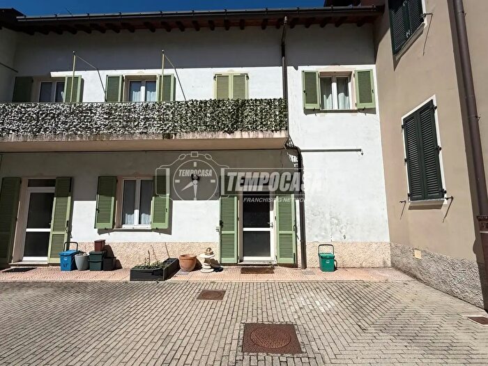 Appartamento trilocale in vendita in Via Cortili, Como