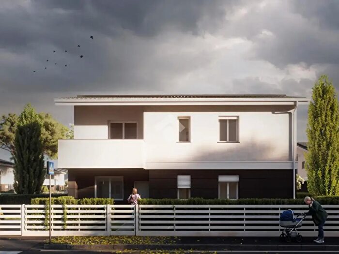 Appartamento trilocale in vendita in Via Faenza, Ravenna